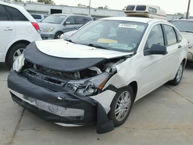 1FAHP35NX9W269336 - 2009 FORD FOCUS SE WHITE photo 2