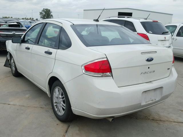 1FAHP35NX9W269336 - 2009 FORD FOCUS SE WHITE photo 3