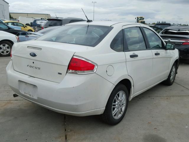 1FAHP35NX9W269336 - 2009 FORD FOCUS SE WHITE photo 4