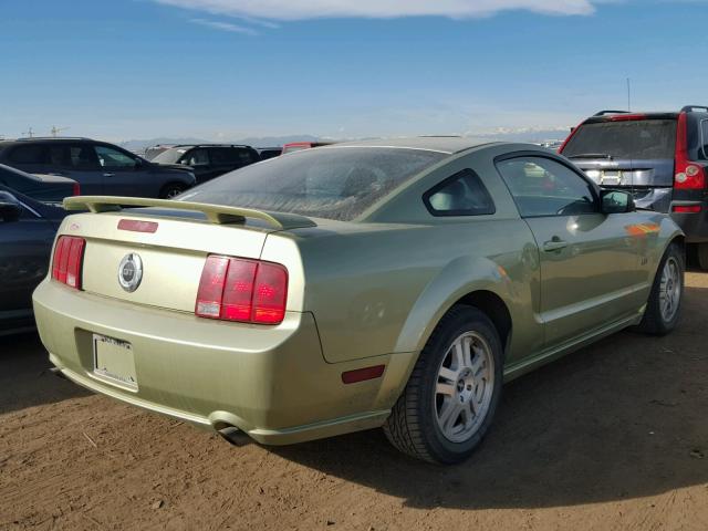 1ZVHT82H655218351 - 2005 FORD MUSTANG GT GREEN photo 4