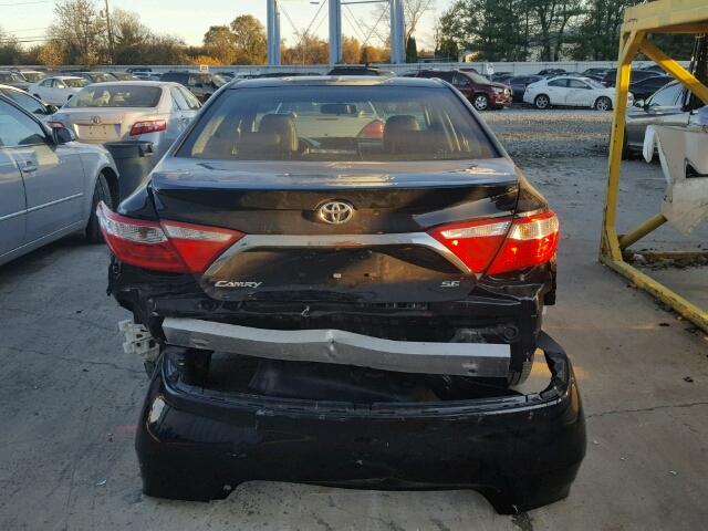 4T1BF1FK4GU185674 - 2016 TOYOTA CAMRY LE შავი ფოტო 9