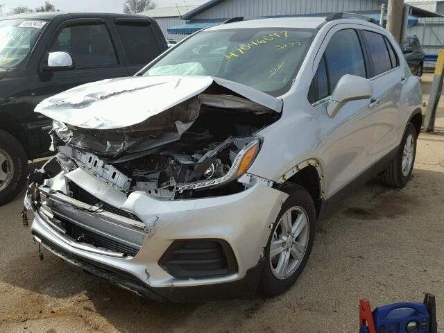 KL7CJPSB4HB164205 - 2017 CHEVROLET TRAX 1LT SILVER photo 2