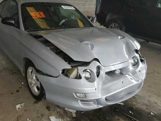 KMHJG25F61U244735 - 2001 HYUNDAI TIBURON SILVER photo 9