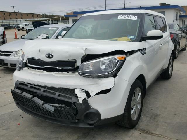 KNDJN2A2XG7401784 - 2016 KIA SOUL WHITE photo 2