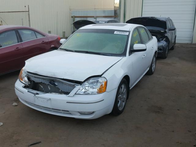 1FAFP24187G106322 - 2007 FORD FIVE HUNDR WHITE photo 2