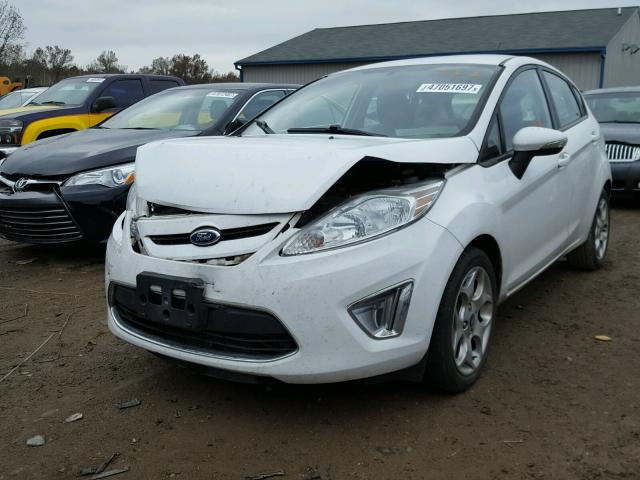 3FADP4FJ7BM225400 - 2011 FORD FIESTA SES WHITE photo 2