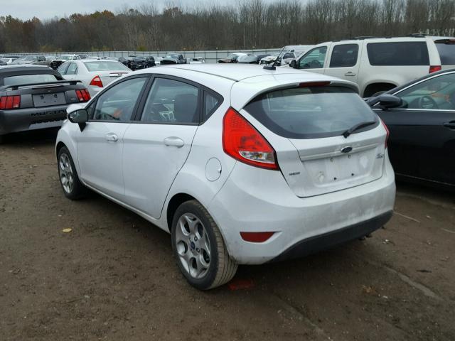 3FADP4FJ7BM225400 - 2011 FORD FIESTA SES WHITE photo 3