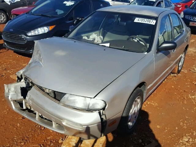 1N4BU31D2TC114395 - 1996 NISSAN ALTIMA XE SILVER photo 2