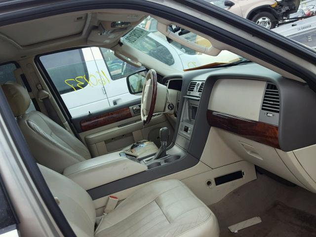 5LMFU27R64LJ42753 - 2004 LINCOLN NAVIGATOR 金色 照片 5