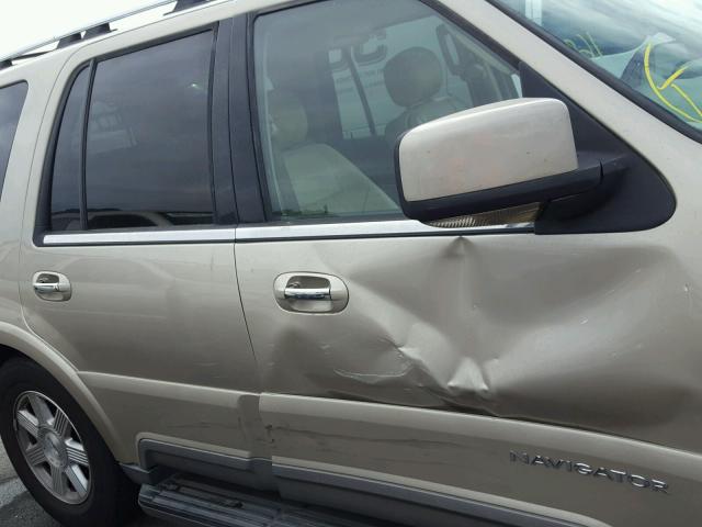 5LMFU27R64LJ42753 - 2004 LINCOLN NAVIGATOR 金色 照片 9