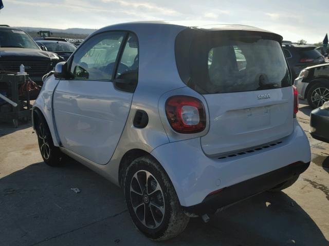 WMEFJ5DA7GK078606 - 2016 SMART FORTWO WHITE photo 3