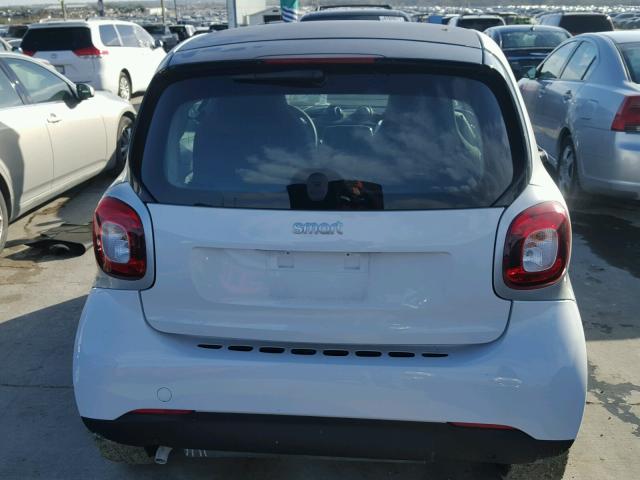 WMEFJ5DA7GK078606 - 2016 SMART FORTWO WHITE photo 6