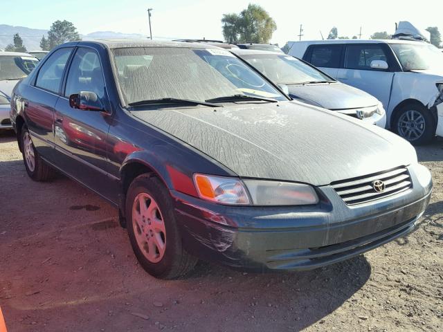 JT2BF22K3W0099061 - 1998 TOYOTA CAMRY CE GREEN photo 1