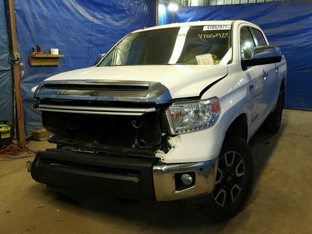 5TFHY5F13FX420781 - 2015 TOYOTA TUNDRA CRE WHITE photo 2