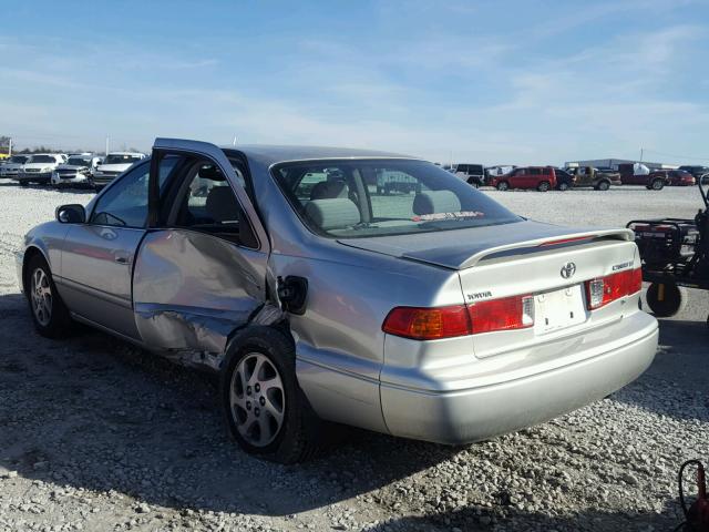 JT2BF22K710335462 - 2001 TOYOTA CAMRY CE SILVER photo 3