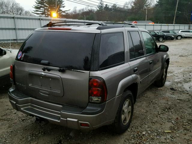 1GNDT13S162104500 - 2006 CHEVROLET TRAILBLAZE GRAY photo 4