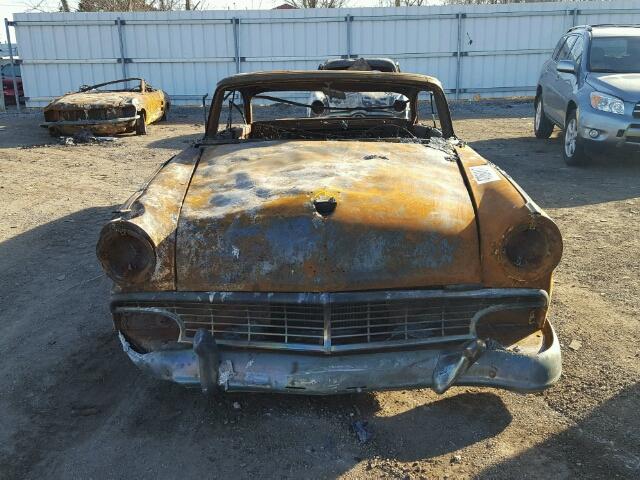 M6PV145807 - 1956 FORD FAIRLANE BURN photo 9