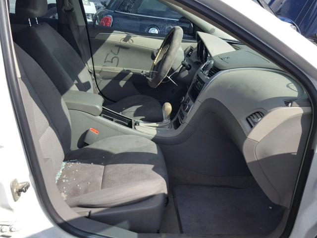 1G1ZH57BX9F230460 - 2009 CHEVROLET MALIBU 1LT WHITE photo 5