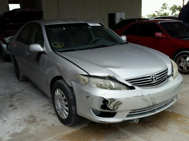 4T1BE32K75U068284 - 2005 TOYOTA CAMRY LE GRAY photo 1