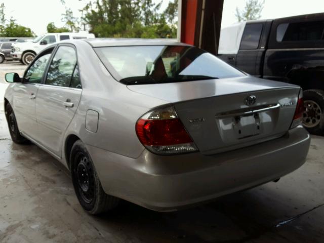 4T1BE32K75U068284 - 2005 TOYOTA CAMRY LE ნაცრისფერი ფოტო 3