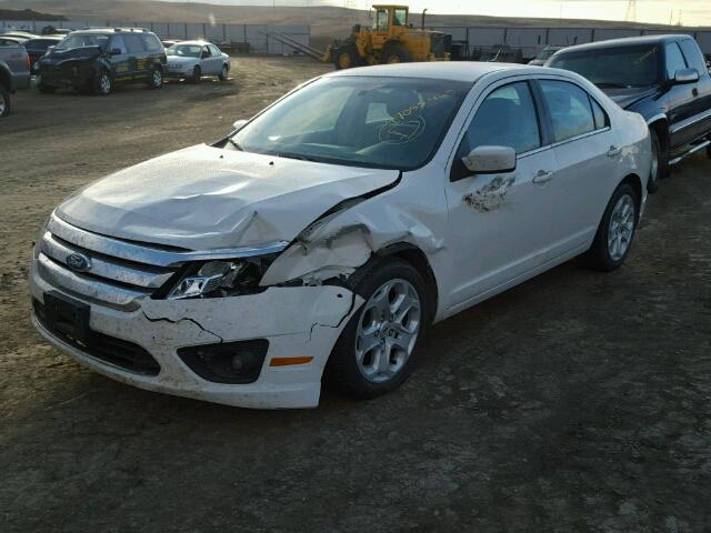 3FAHP0HAXBR287660 - 2011 FORD FUSION SE WHITE photo 2