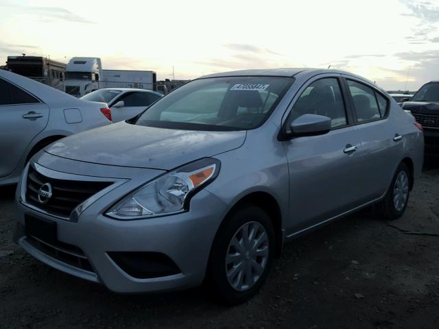 3N1CN7AP7GL895022 - 2016 NISSAN VERSA S SILVER photo 2