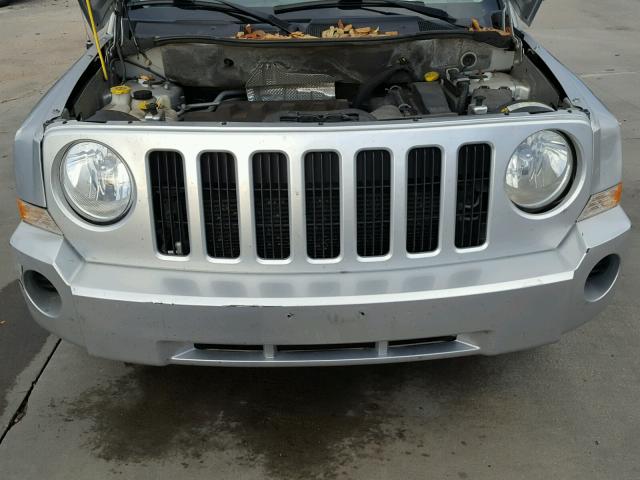 1J8FF28W68D744129 - 2008 JEEP PATRIOT SP SILVER photo 7