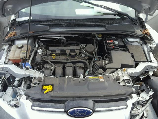 1FAHP3F2XCL263033 - 2012 FORD FOCUS SE SILVER photo 7