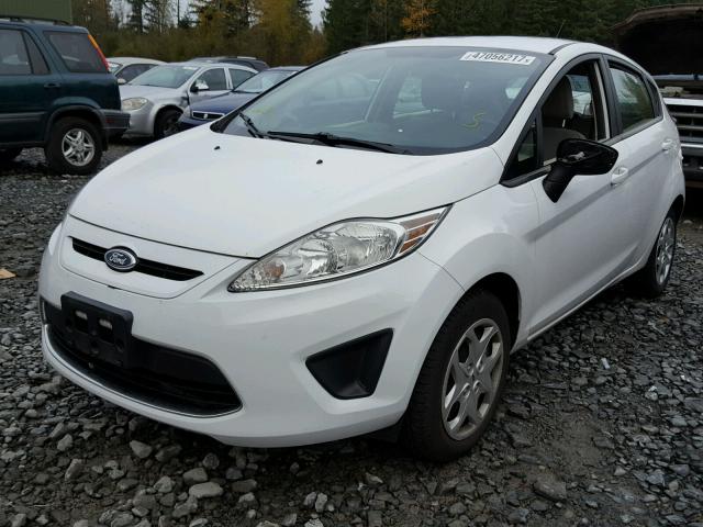 3FADP4EJ4BM138104 - 2011 FORD FIESTA SE WHITE photo 2