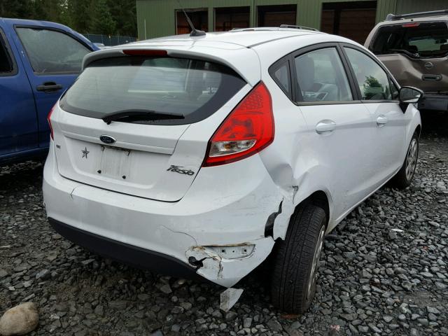 3FADP4EJ4BM138104 - 2011 FORD FIESTA SE WHITE photo 4