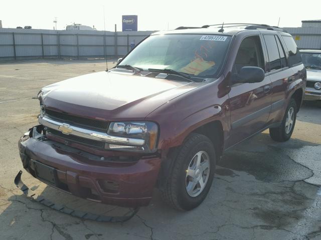 1GNDS13S652150518 - 2005 CHEVROLET TRAILBLAZE MAROON photo 2