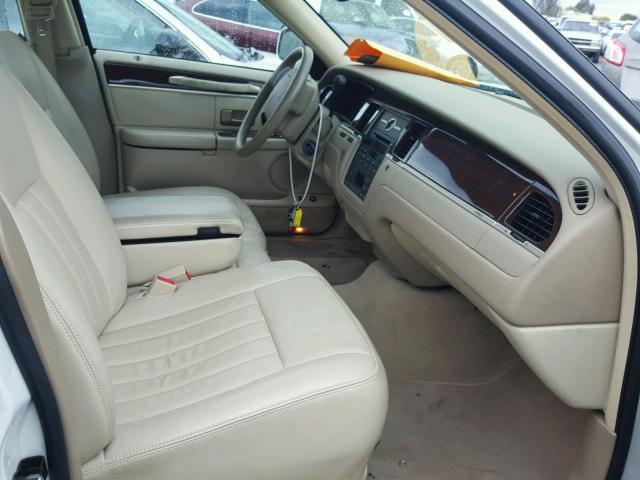 1LNHM81W56Y623175 - 2006 LINCOLN TOWN CAR S WHITE photo 5