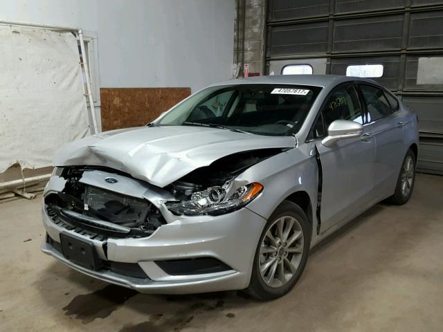 3FA6P0HD5HR305931 - 2017 FORD FUSION SE SILVER photo 2