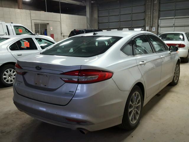 3FA6P0HD5HR305931 - 2017 FORD FUSION SE SILVER photo 4