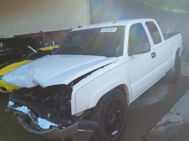 1GCEK19T64Z129056 - 2004 CHEVROLET SILVERADO WHITE photo 2