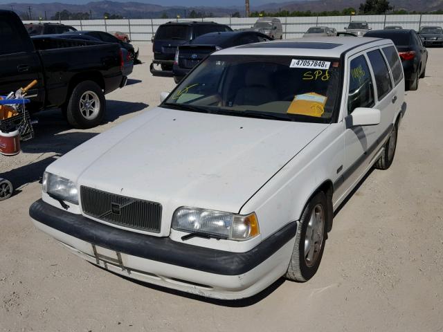 YV1LW5546V2313435 - 1997 VOLVO 850 WHITE photo 2