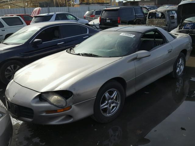 2G1FP22K0X2140518 - 1999 CHEVROLET CAMARO SILVER photo 2