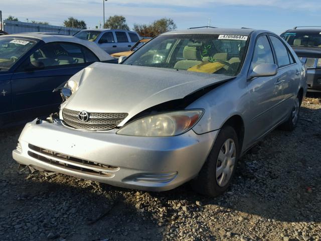 JTDBE32K330148223 - 2003 TOYOTA CAMRY LE SILVER photo 2