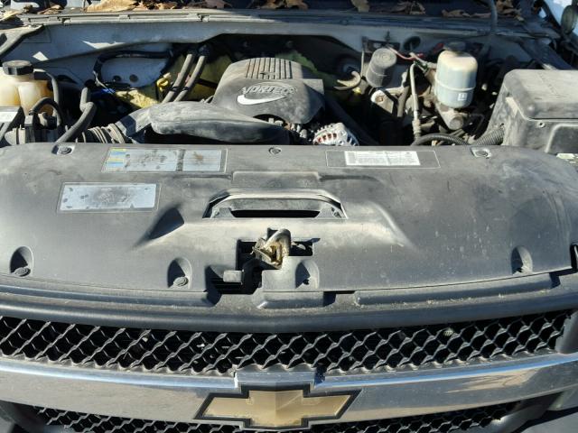 1GBHC24U52Z223723 - 2002 CHEVROLET SILVERADO WHITE photo 7