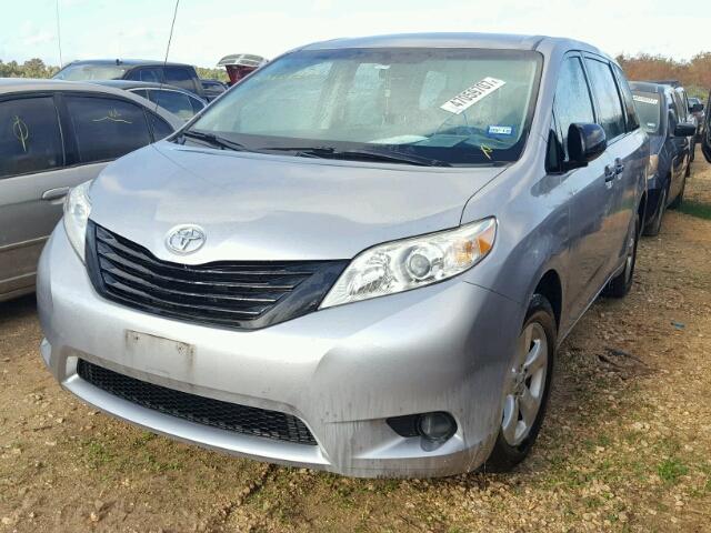 5TDKA3DC6CS015390 - 2012 TOYOTA SIENNA BAS SILVER photo 2