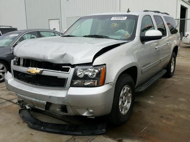 1GNSCJE04BR331054 - 2011 CHEVROLET SUBURBAN C SILVER photo 2