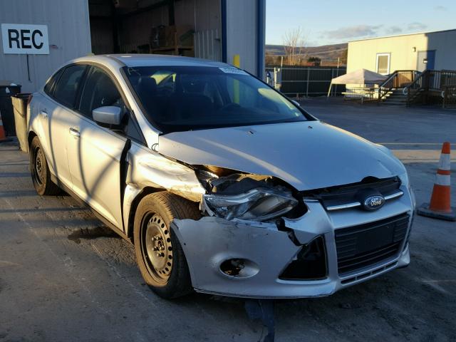 1FAHP3F26CL184832 - 2012 FORD FOCUS SE SILVER photo 1