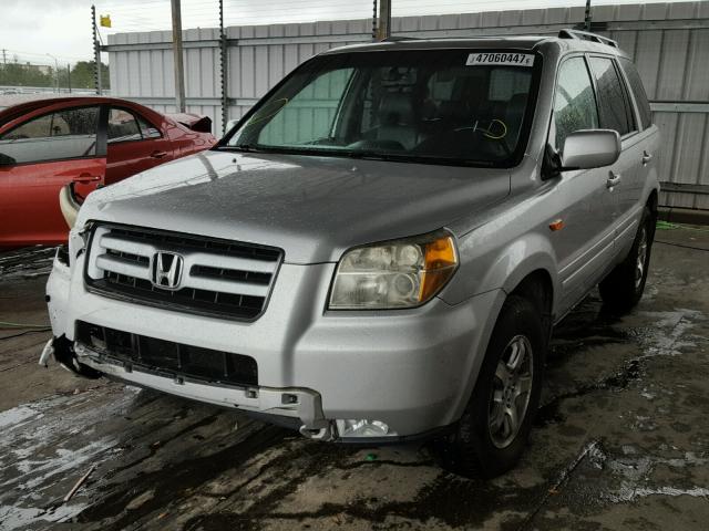 2HKYF18606H560600 - 2006 HONDA PILOT EX SILVER photo 2