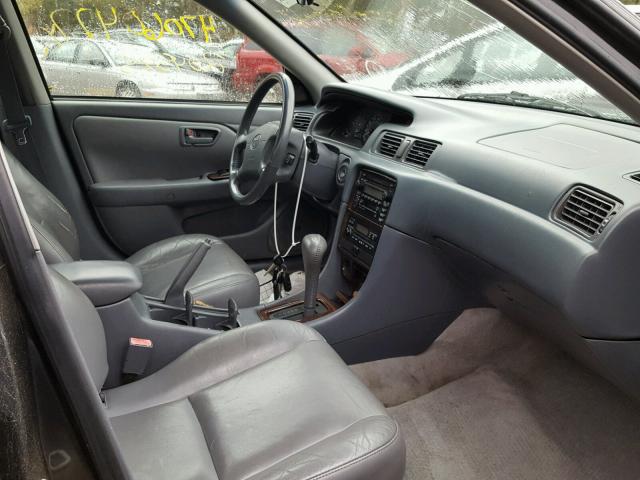 4T1BF28KXYU946048 - 2000 TOYOTA CAMRY LE GRAY photo 5