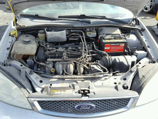 1FAFP34N65W304697 - 2005 FORD FOCUS ZX4 SILVER photo 7