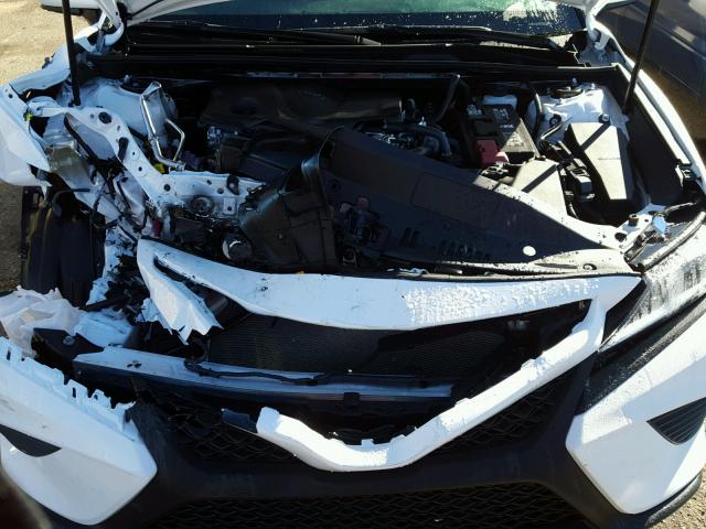 4T1B11HK6JU521716 - 2018 TOYOTA CAMRY L WHITE photo 7