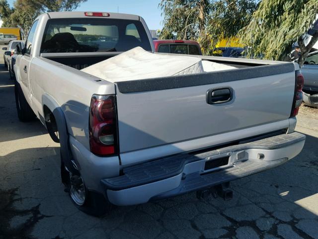 1GCHC24U55E124441 - 2005 CHEVROLET SILVERADO SILVER photo 3