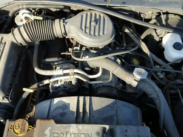 1B7HL38X52S700858 - 2002 DODGE DAKOTA QUA GRAY photo 7