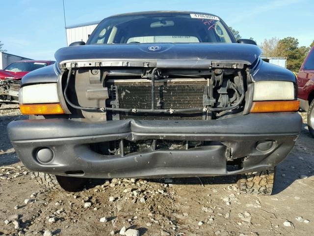 1B7HL38X52S700858 - 2002 DODGE DAKOTA QUA GRAY photo 9