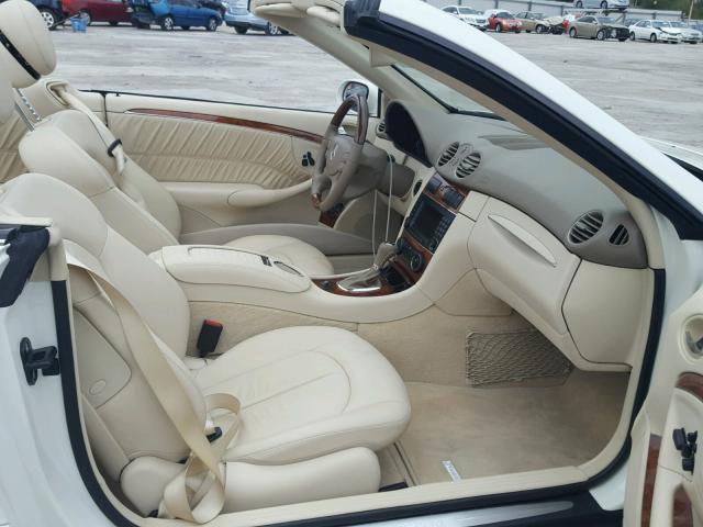 WDBTK56F48F252647 - 2008 MERCEDES-BENZ CLK 350 WHITE photo 5